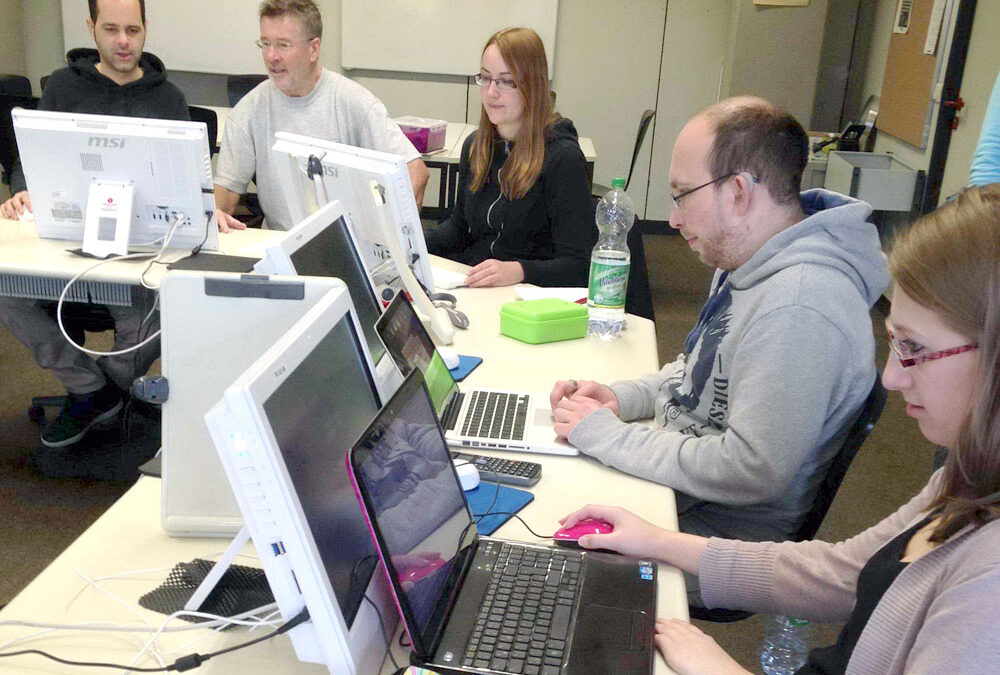 RWB Essen – Fachschule für Wirtschaft – Fachrichtung Wirtschafts­informatik – Arbeitssituation an den Computern
