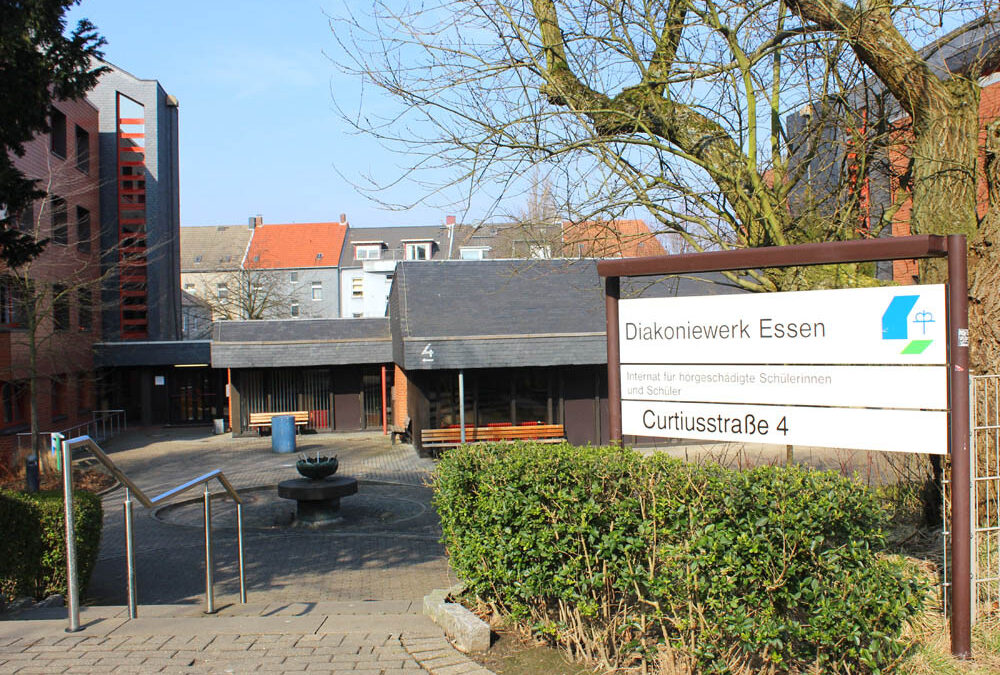 rwb-essen-internat_Eingang-links
