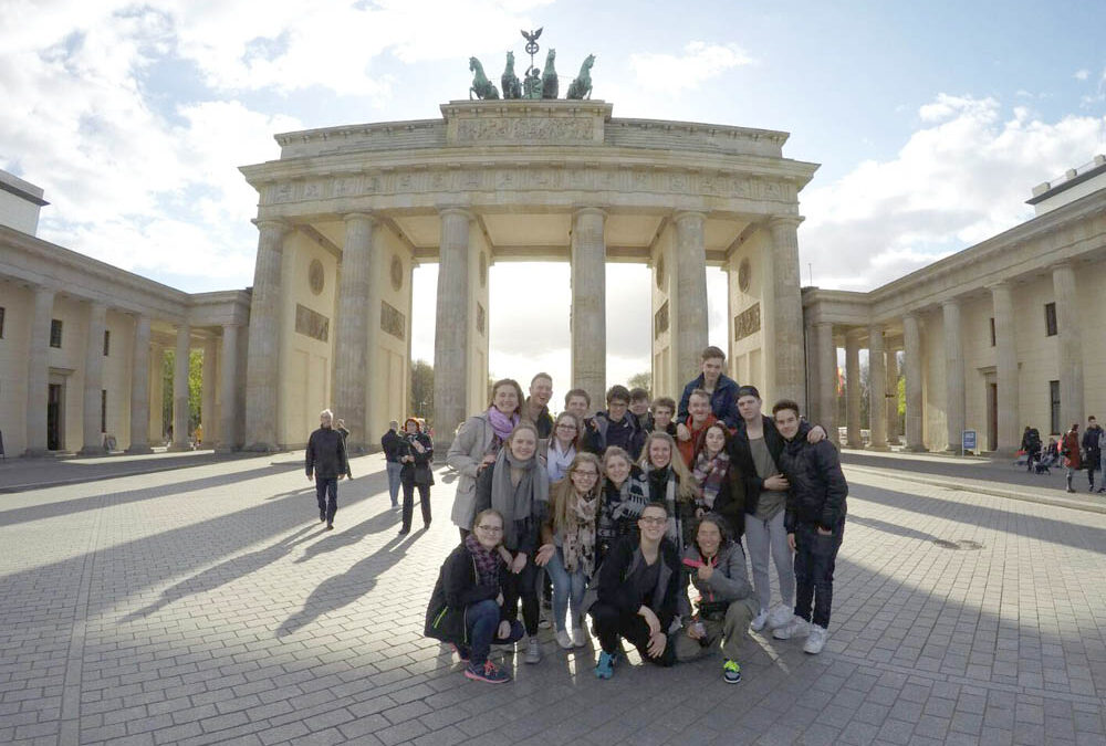 Teilnehmer vor dem Brandenburger Tor