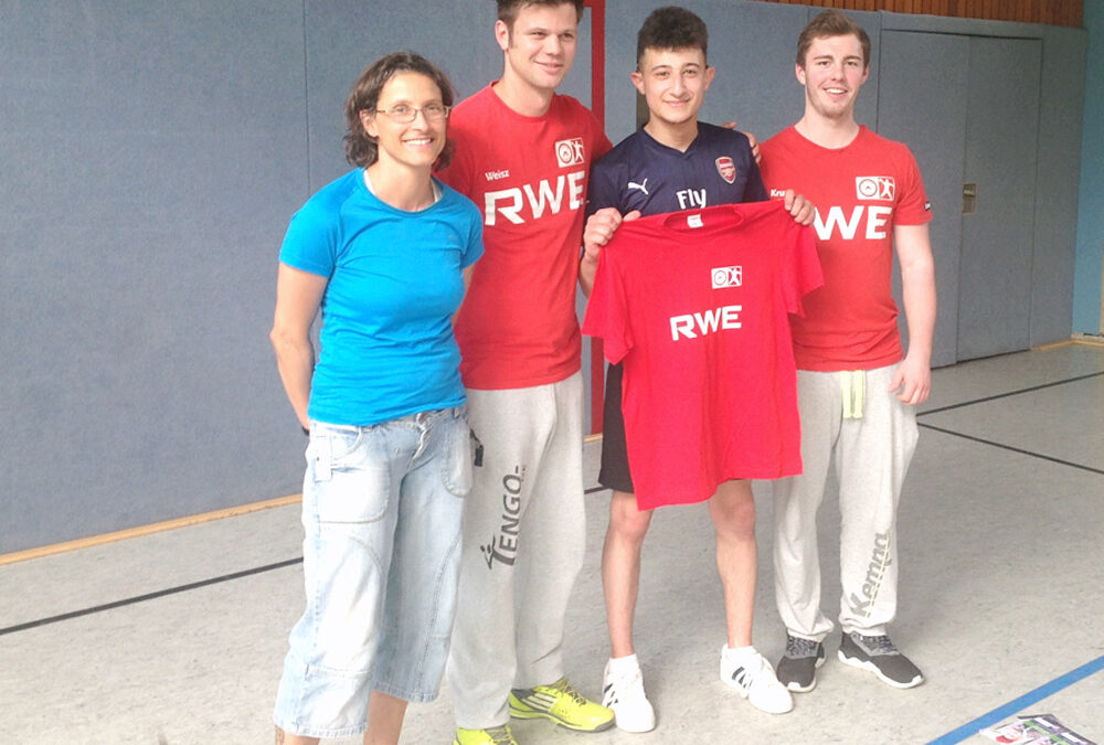Lehrerin, Betreuer und Schüler bei der Tusem-Handball-Fortbildung