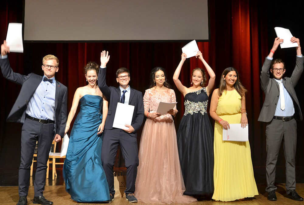 RWB Essen – Abiturfeier 2017 – Die Abschlussklasse KW 3-2 bei der Zeugnisübergabe
