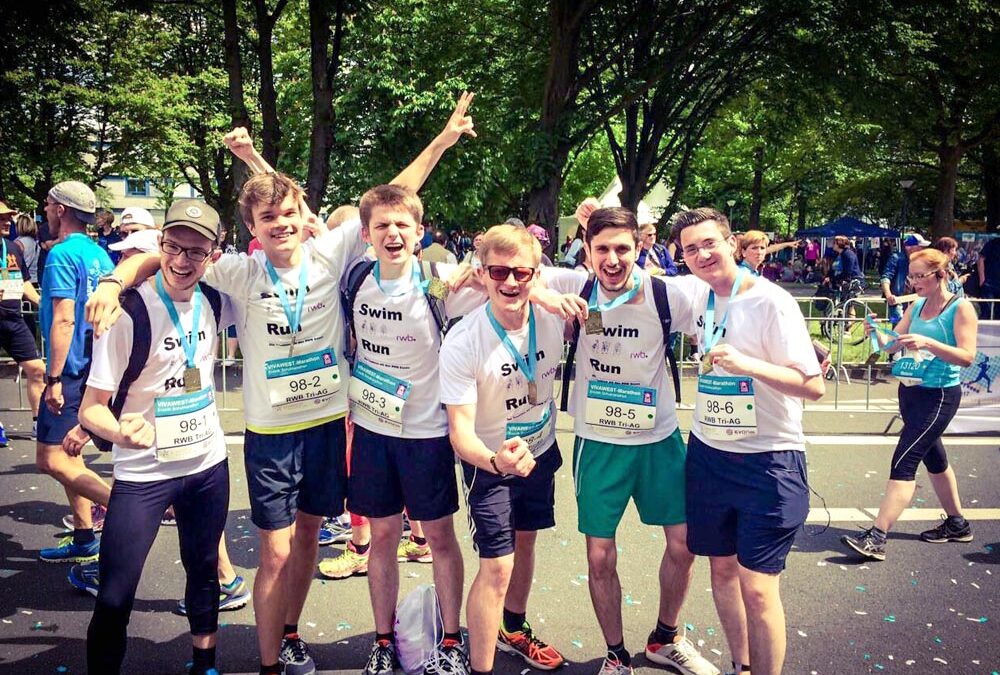 RWB Essen –  Evonik-Schulmarathon 2017 – Triathleten nach dem Lauf