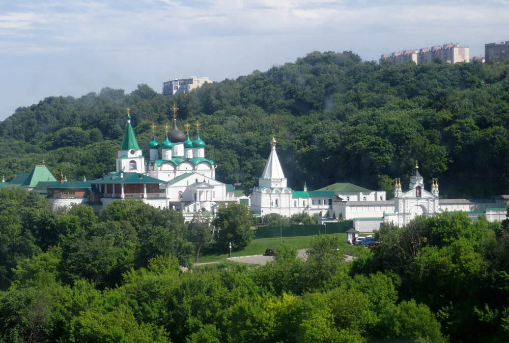 RWB Essen – Studienfahrt nach Russland – Gondelfahrt auf der Wolga zur Nachbarstadt Bor