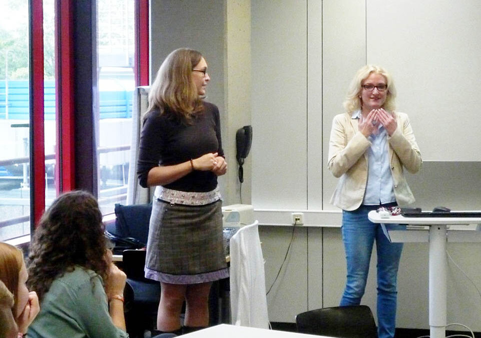 RWB Essen – Besuch aus Russland – Frau Schneider begrüßt die Studentinnen