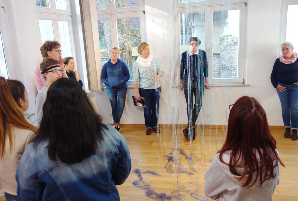 RWB Essen – Besuch des Textilmuseums in Gelsenkirchen – Objekt Assoziation Regen
