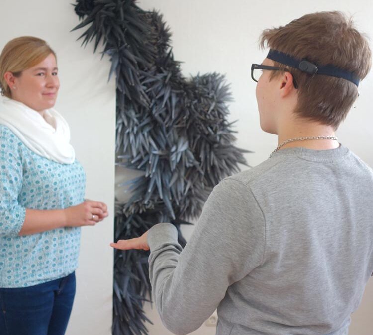 RWB Essen – Besuch des Textilmuseums in Gelsenkirchen – Schüler im Dialog mit der Museumspädagogin