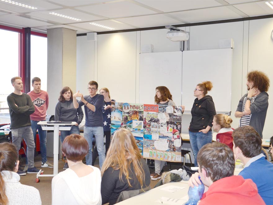RWB Essen – Gl-Projekttag der 13er – Präsentation zum Thema Tourismus