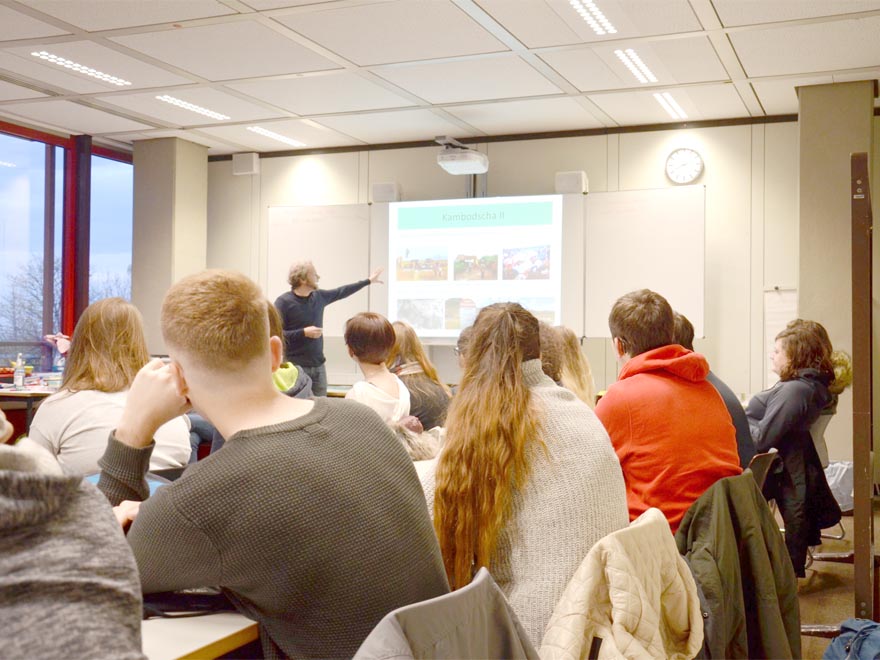 RWB Essen – Gl-Projekttag der 13er – Vortrag von Herrn Herre
