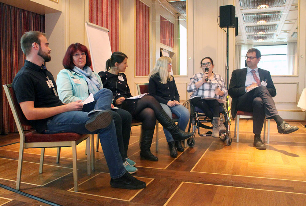 RWB Essen – Erasmus + öffnet Türen – Auslandsaufenthalte inklusiv – von links: Ramon Beumers, Barbara Birghan RWB, Kristin Wilkens NA beim BIBB, Gaby Kloppenburg Berufsförderungswerk Köln, Teilnehmerin Jule Charlotte Schwenzow, Berthold Hübers, Teamleiter Mobilität und Internationalisierung bei der NA beim BIBB