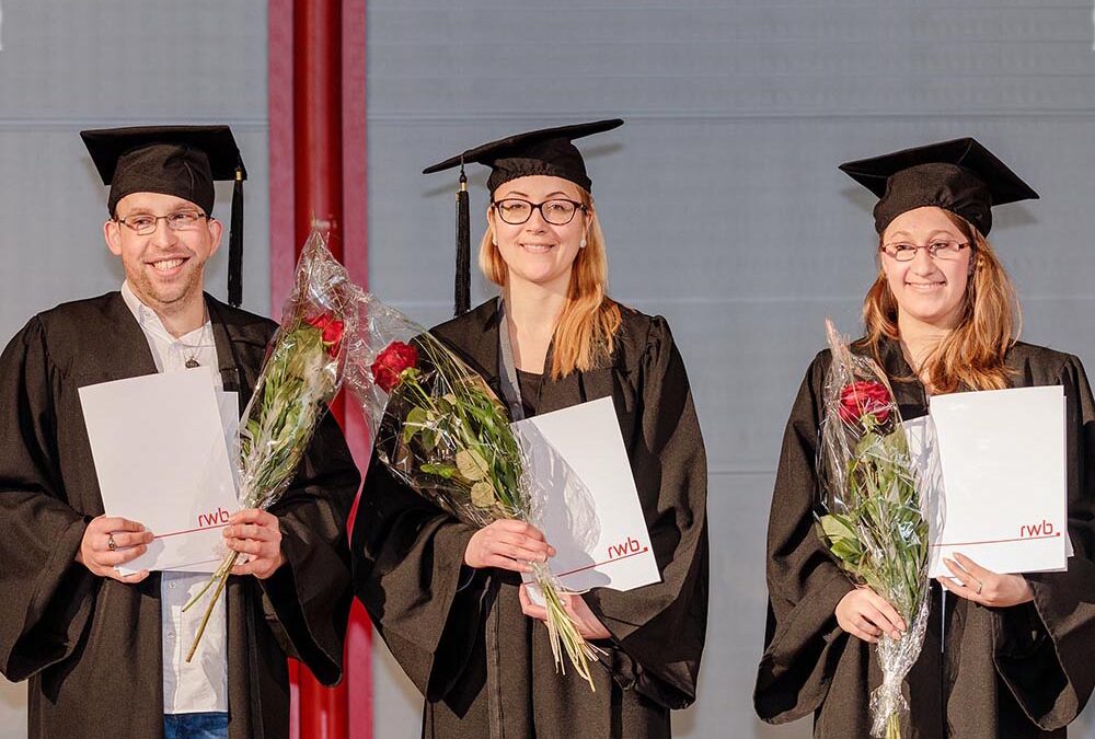 RWB Essen – Verabschiedung der staatlich geprüften Betriebswirte aus der Virtuellen Fachschule – die Absolventinnen und der Absolvent