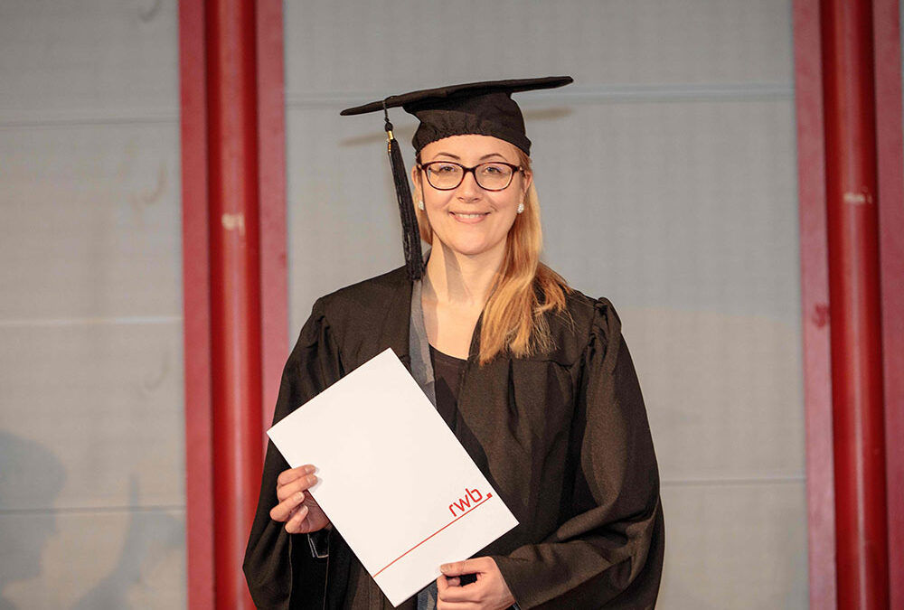 RWB Essen – Verabschiedung der staatlich geprüften Betriebswirte aus der Virtuellen Fachschule – Eine Absolventin