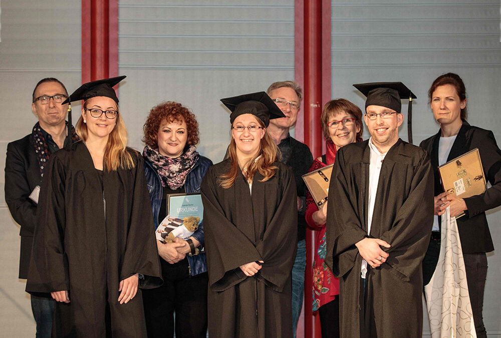 RWB Essen – Verabschiedung der staatlich geprüften Betriebswirte aus der Virtuellen Fachschule – Gruppenbild der Lehrerinnen und Lehrer und der Absolventinnen und des Absolventen