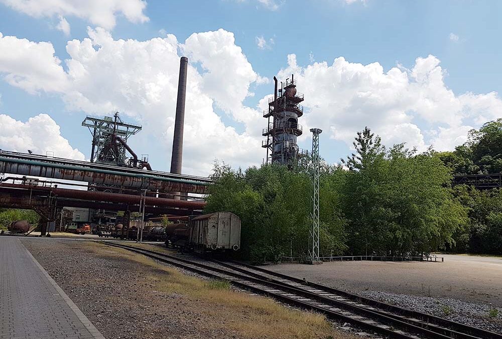 RWB Essen – Exkursion zur Henrichshütte in Hattingen – Der Hochofen der Henrichshütte. Wo 1964 noch 10400 Menschen arbeiteten, erwartet die Menschen heute ein Museum mitten in der Natur.