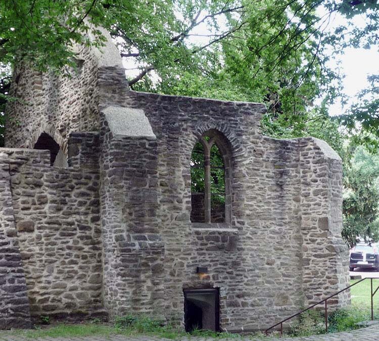 RWB Essen – Museum unter Tage – Außengelände – Ruine einer Kapelle im Park Weitmar