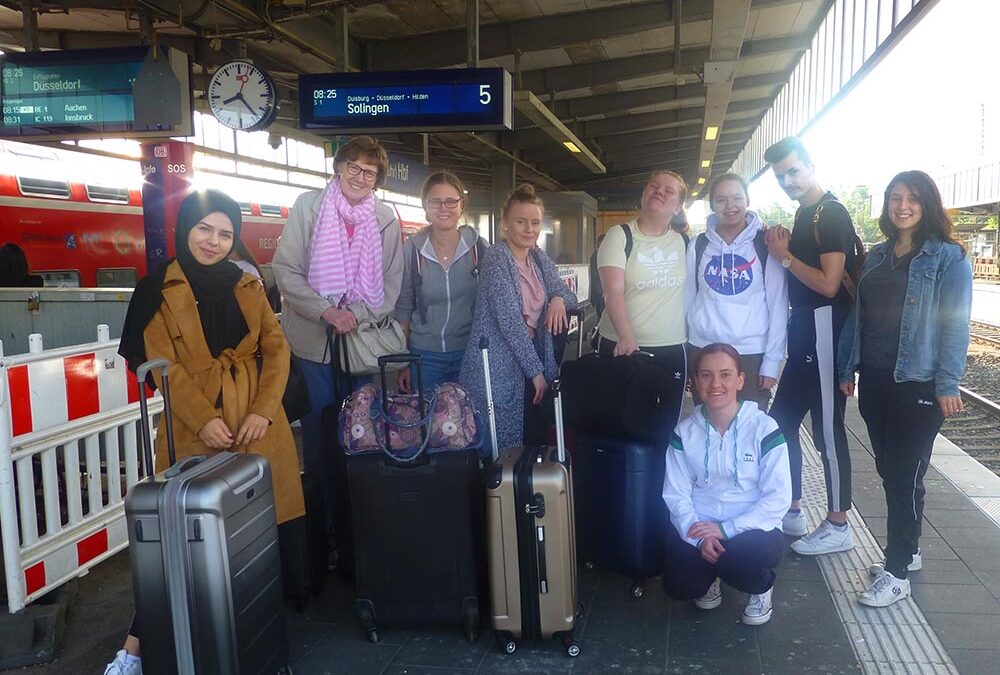 RWB Essen – Studienfahrt nach Augsburg – Die Reisegruppe am Mülheimer Hauptbahnhof