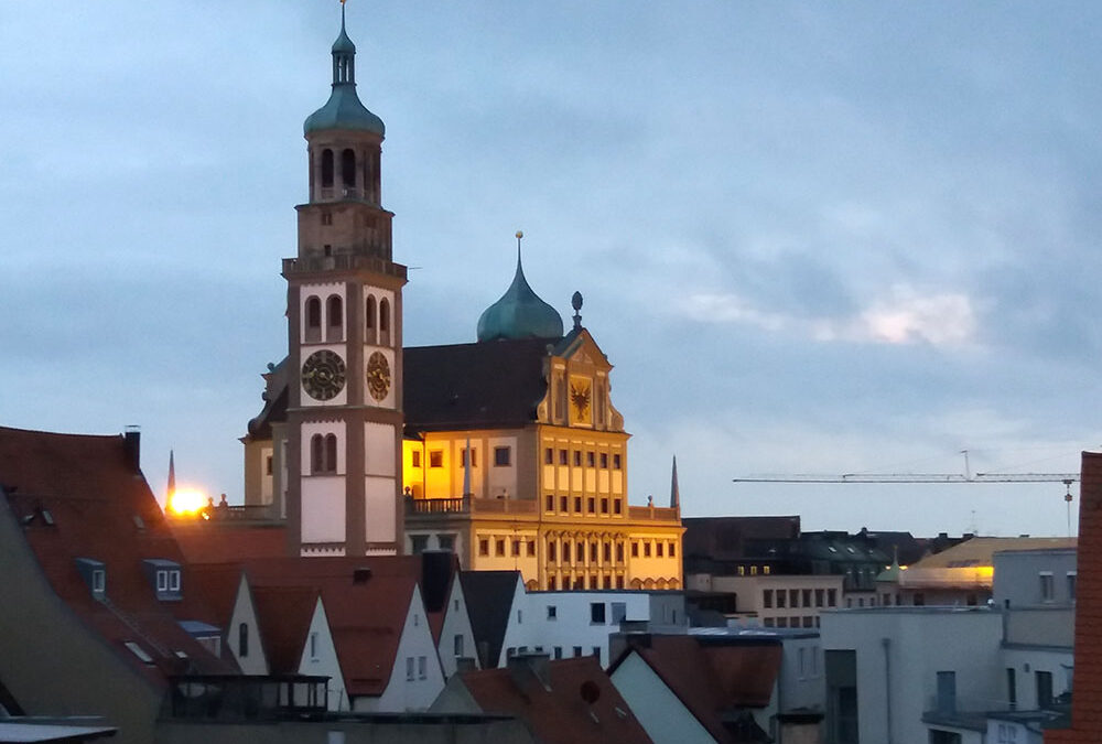 RWB Essen – Studienfahrt nach Augsburg – Blick aus einem Apartment auf das Augsburger Rathaus und den Perlachturm