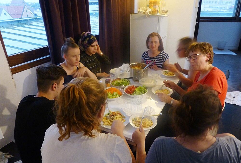 RWB Essen – Studienfahrt nach Augsburg – Raum für Geselligkeit in einem Apartment