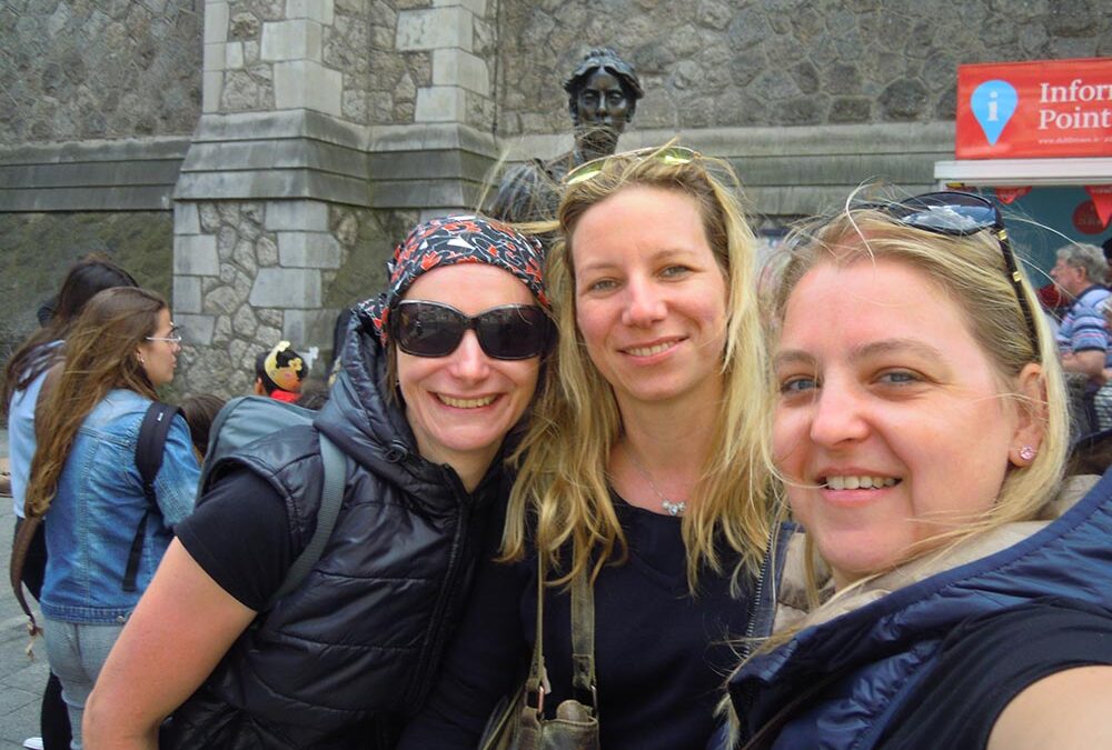 RWB Essen – Studienfahrt nach Dublin –  Gruppenbild mit Molly Mallone