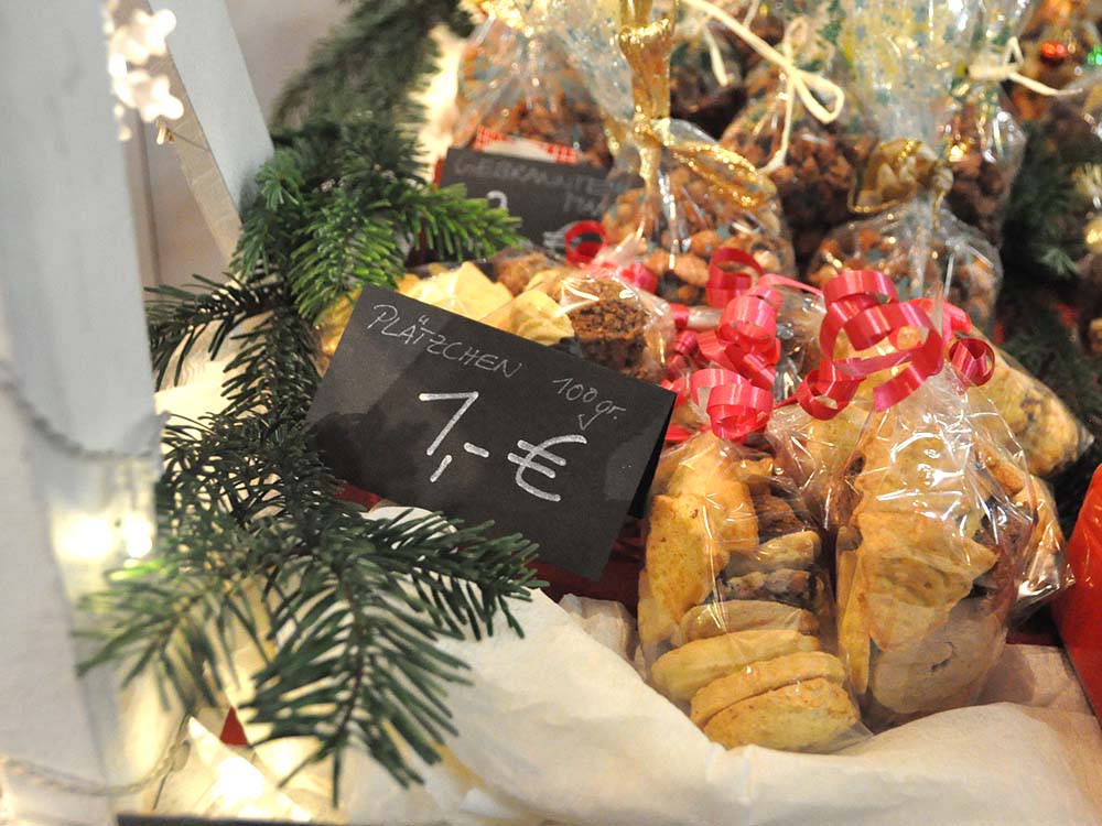 RWB Essen - Weihnachtsmarkt 2018 - Verkauf von Plätzchen, Mandeln und Pralinen