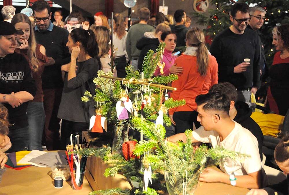 RWB Essen – Weihnachtsmarkt 2018 – Es wurde eifrig gebastelt.