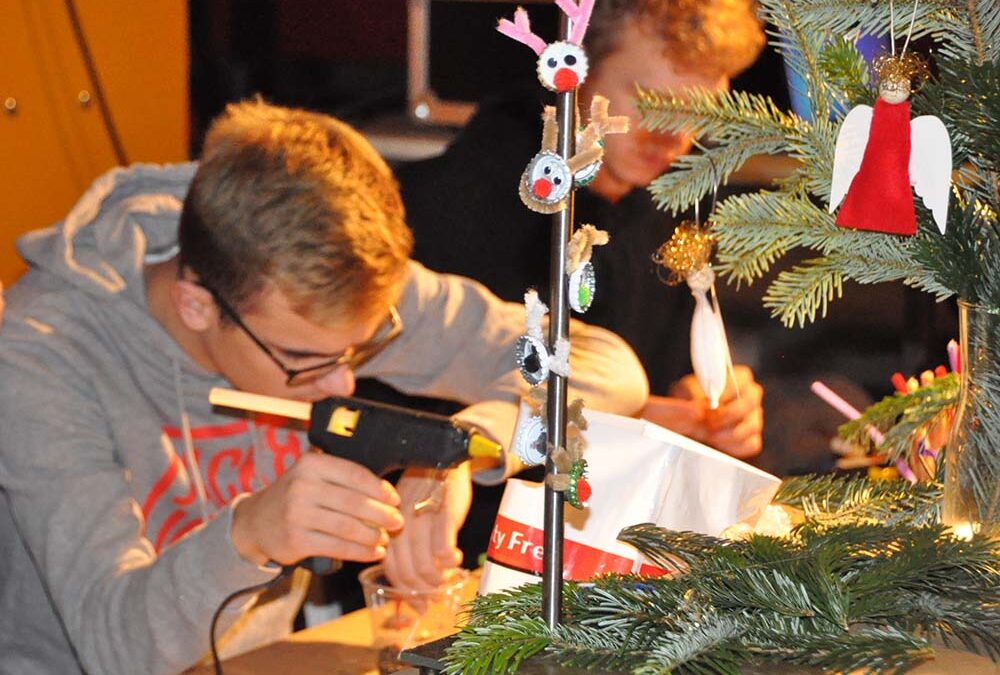RWB Essen – Weihnachtsmarkt 2018 – Es wurde eifrig gebastelt.