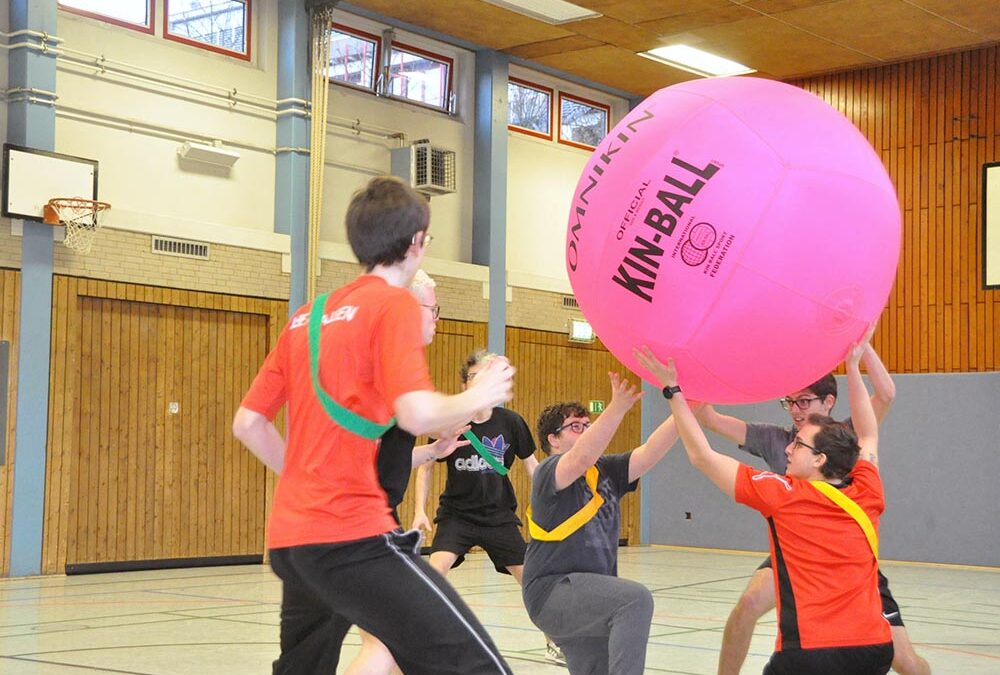 RWB Essen – Kin Ball Turnier 2018 – Ein Team stellt sich auf.