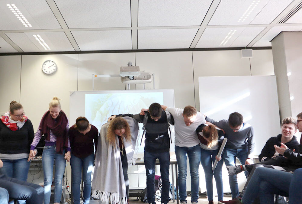 RWB Essen – GL-Projekttag 13er Klassen – Applaus für die Präsentation