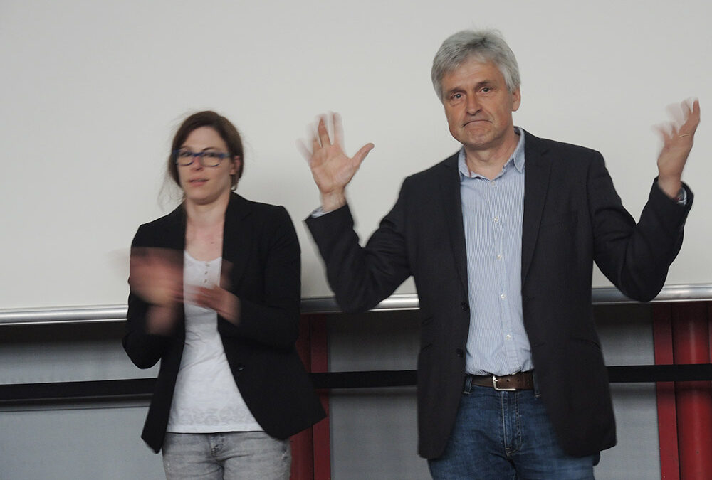 RWB Essen – Abschlussfeier der Abteilung Technik 2019 – Herr Leven bedankt sich bei der Tänzerin Katja für die tolle tänzerische Darbietung.