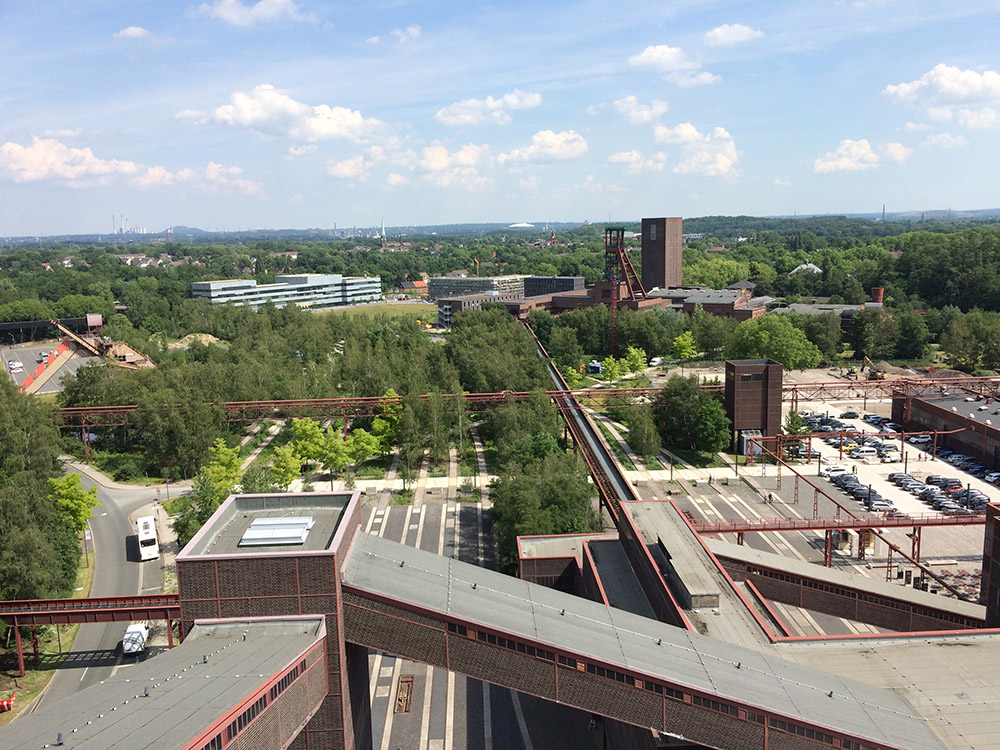 RWB Essen - Besuch der Zeche Zollverein - Nach der Führung geht es mit der Rolltreppe zum Besucherzentrum und über sehr viele Stufen hinauf auf´s Dach.