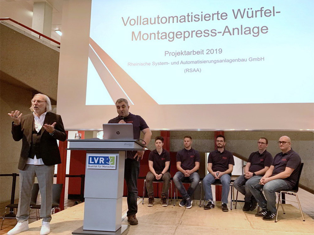 RWB Essen - Fachschule Automatisierungstechnik - Präsentation der Abschlussprojekte - Gruppe 1 - Einführung in die "Vollautomatisierte Würfel-Montagepress-Anlage"