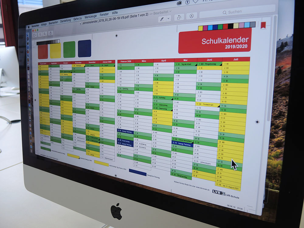 RWB Essen - Schulkalender 2019/20 - Der Schulkalender wird am Computer gestaltet.