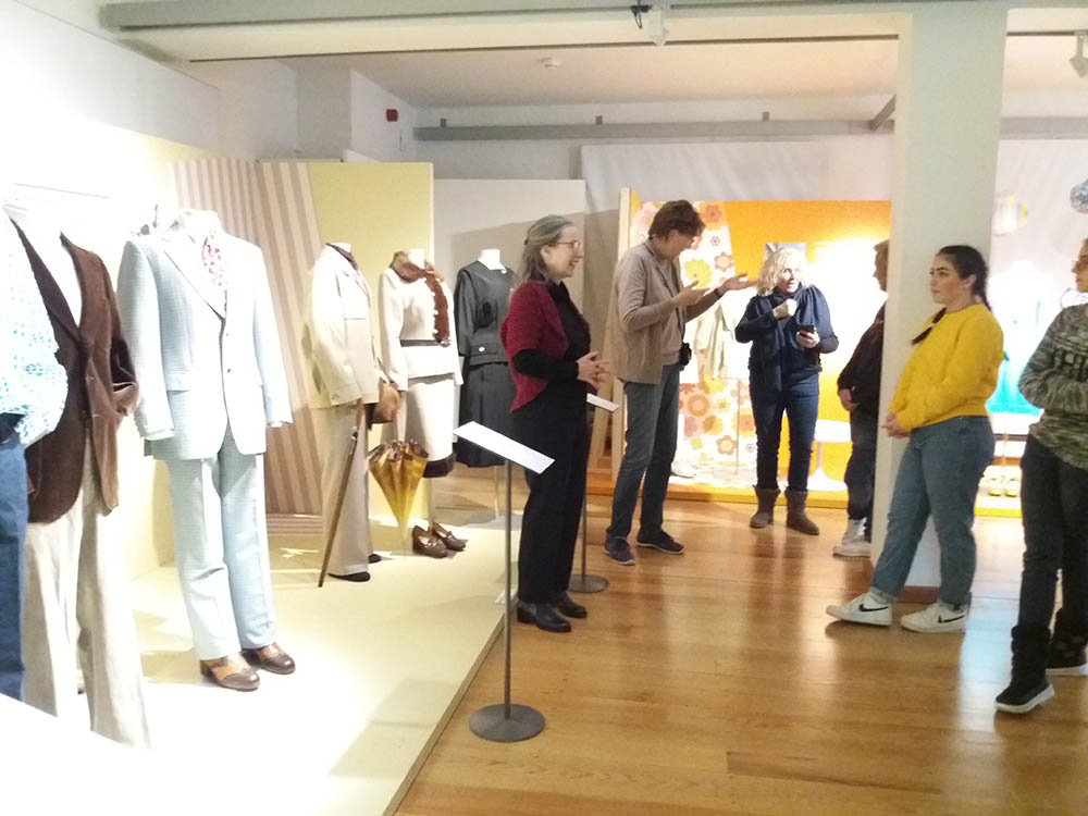 RWB Essen - Besuch des Textilmuseums in Ratingen - Ausstellung 60er Jahre Mode - Führung durchs Museum