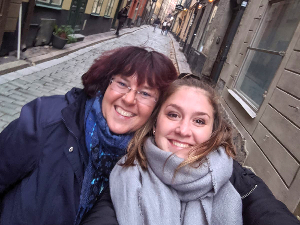RWB Essen - Erasmus+ Praktikum im Ausland - Elaine und ihre RWB-Praktikumsbetreuerin Frau Birghan bei einer Stadttour durch Örebro