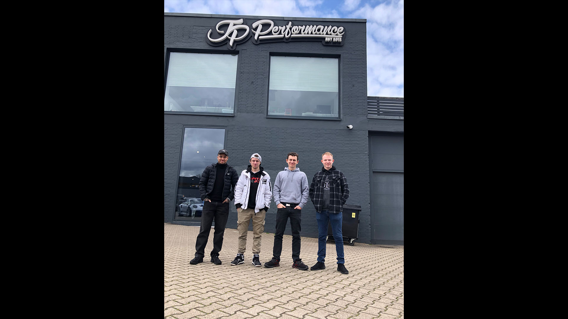 RWB Essen - RWB-Azubis besuchen die Tuning-Firma "JP Performance"