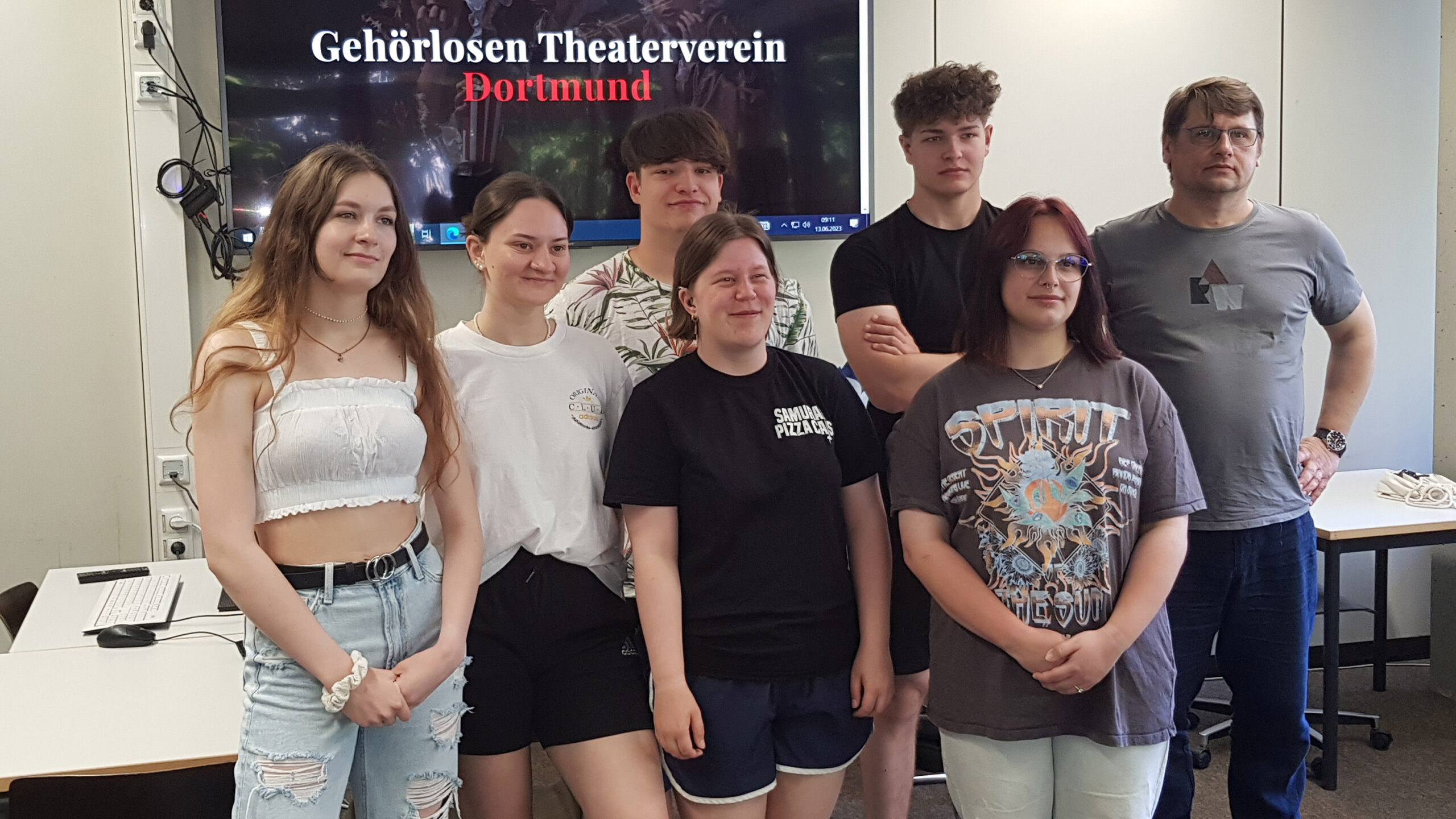 RWB Essen - Theater Workshop - Zwei 12 er Klassen blicken in die Welt des Theaters