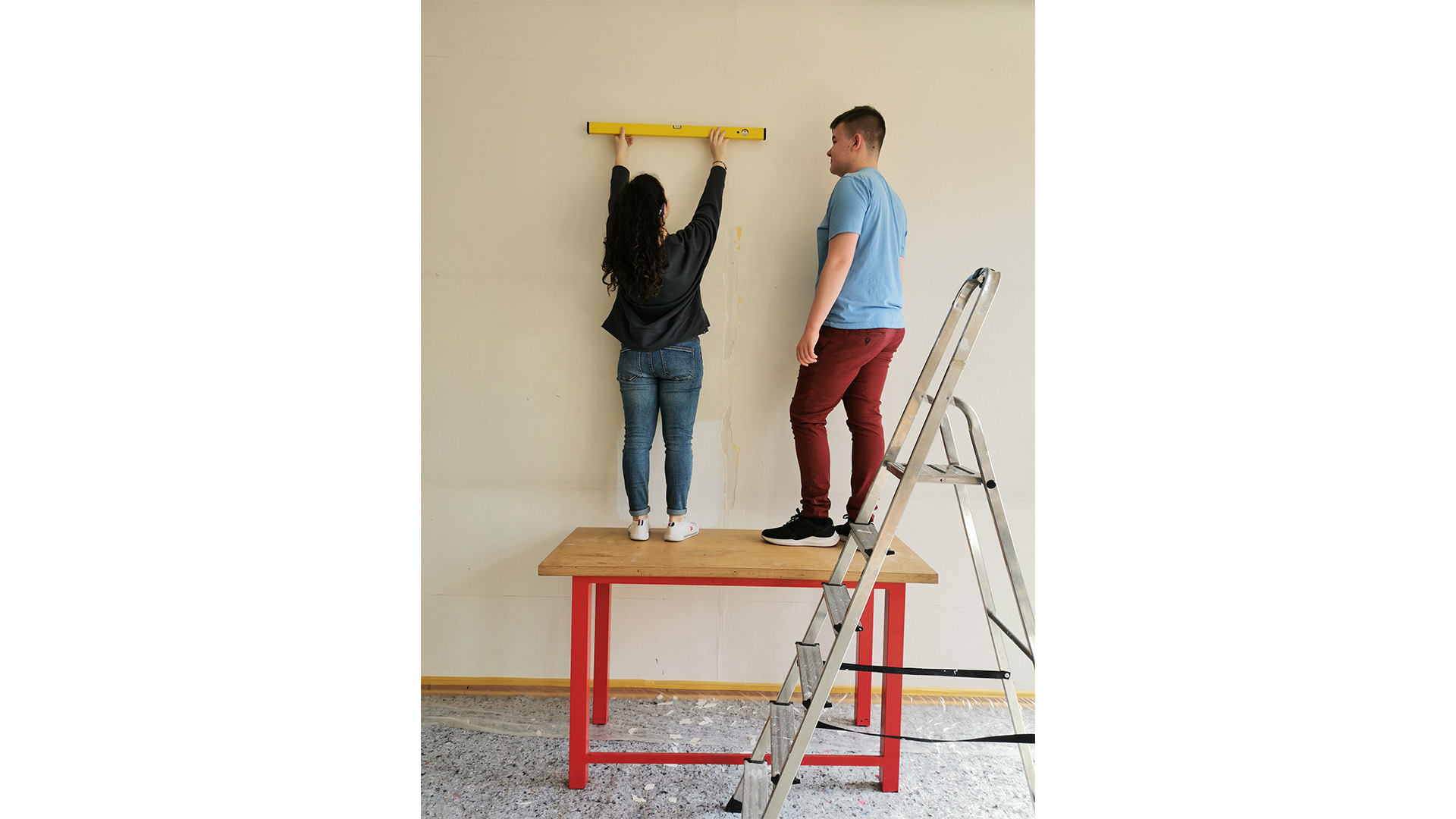 RWB Essen - Projekt der Maler und Lackierer Auszubildenden und Praktikant:innen - Wandgestaltung für den kleinen Sportraum